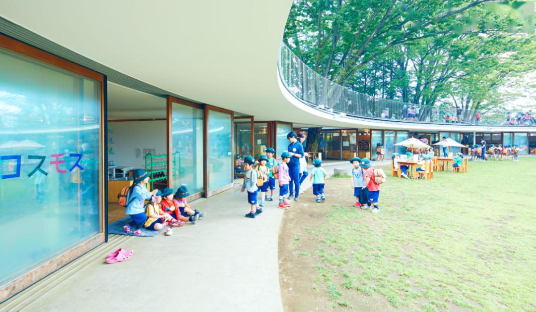 極簡設計的幼兒園成為孩子釋放天性的樂園